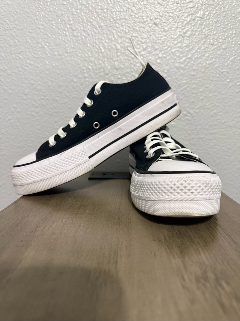 Converse Chuck Taylor All Star Lift Platform Black White Low Top Women’s 7